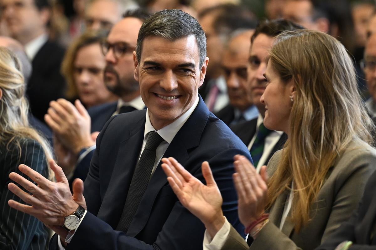 Pedro Sánchez y Sara Aagesen durante el acto